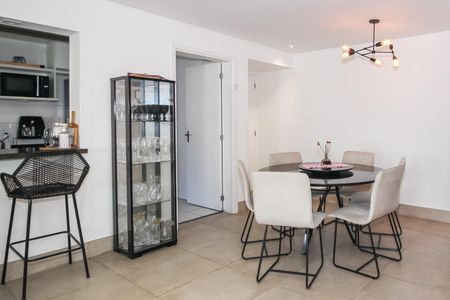 Apartamento à venda com 94m², 2 quartos e 2 vagas Apartamento à venda com 94m², 2 quartos e 2 vagasSala