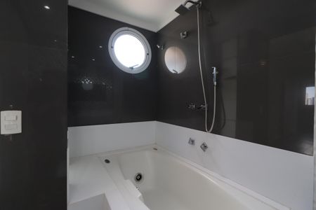 Apartamento para alugar com 170m², 3 quartos e 4 vagasBanheiro da Suíte