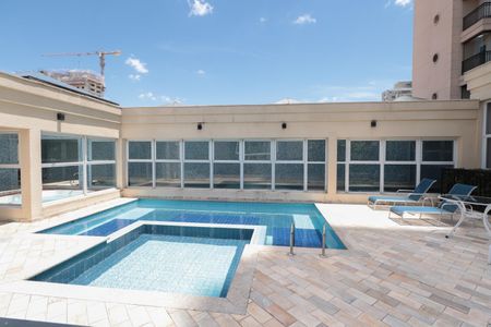 Apartamento para alugar com 170m², 3 quartos e 4 vagas Apartamento para alugar com 170m², 3 quartos e 4 vagasÁrea comum - Piscina