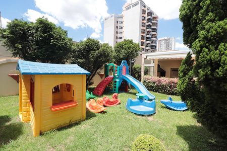 Apartamento para alugar com 170m², 3 quartos e 4 vagas Apartamento para alugar com 170m², 3 quartos e 4 vagasÁrea comum - Playground