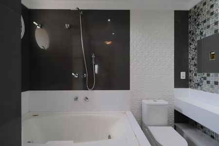 Apartamento para alugar com 170m², 3 quartos e 4 vagasBanheiro da Suíte