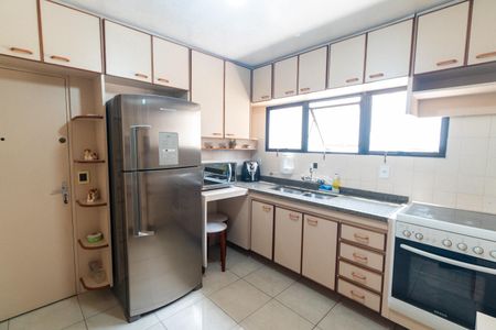 Apartamento à venda com 128m², 3 quartos e 2 vagasCozinha