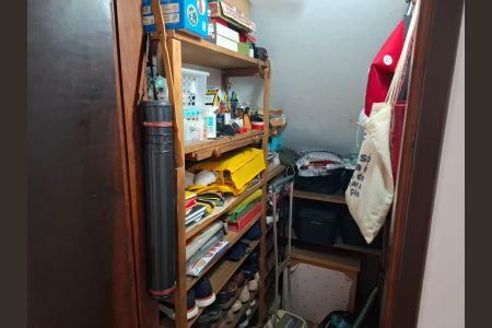 Casa à venda com 200m², 3 quartos e 2 vagasDepósito sob escada
