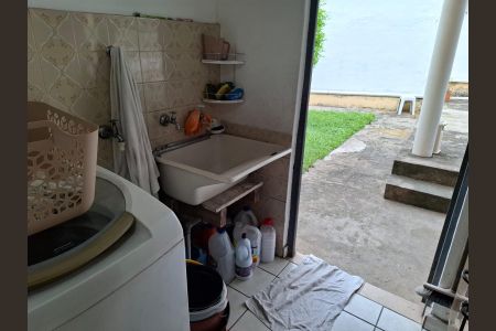Casa à venda com 200m², 3 quartos e 2 vagasÁrea de serviço