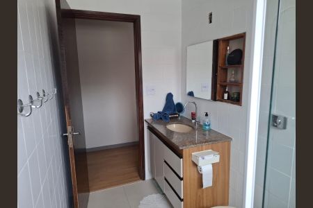 Casa à venda com 200m², 3 quartos e 2 vagasBanheiro  superior