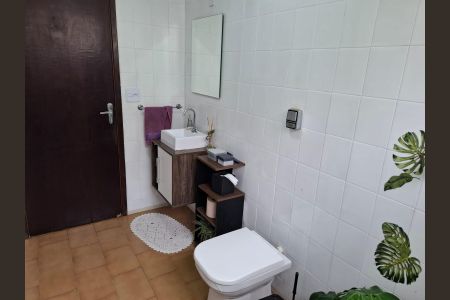 Casa à venda com 200m², 3 quartos e 2 vagasBanheiro inferior