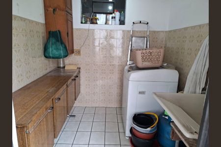 Casa à venda com 200m², 3 quartos e 2 vagasÁrea de serviço