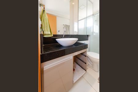 Apartamento à venda com 74m², 3 quartos e 2 vagasBanheiro suíte