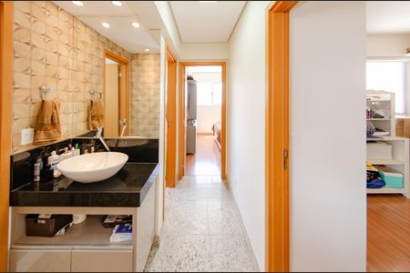 Apartamento à venda com 74m², 3 quartos e 2 vagasCorredor