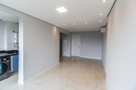 Sala  de apartamento para alugar com 2 quartos, 7m² em Empresarial 18 do Forte, Barueri
