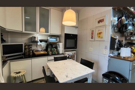 Apartamento à venda com 133m², 3 quartos e 3 vagasCozinha e Área de Serviço 