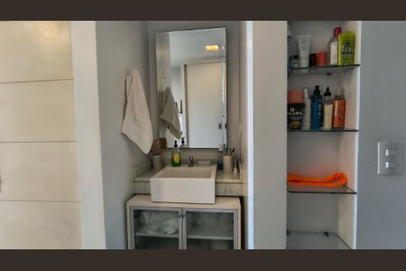 Apartamento à venda com 133m², 3 quartos e 3 vagasBanheiro da Suíte 2