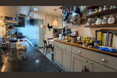 Apartamento à venda com 133m², 3 quartos e 3 vagasCozinha e Área de Serviço 