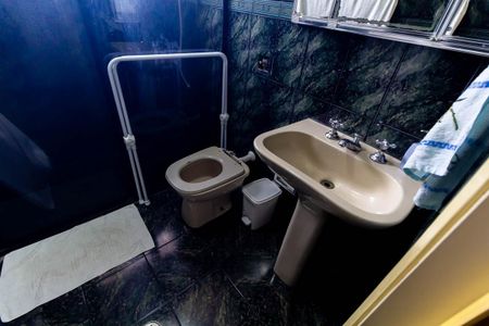 Casa à venda com 195m², 3 quartos e 2 vagasBanheiro 3