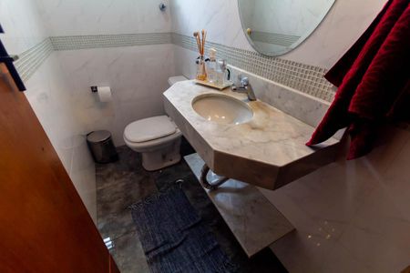 Casa à venda com 195m², 3 quartos e 2 vagasLavabo