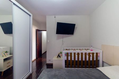 Casa à venda com 195m², 3 quartos e 2 vagasSuíte