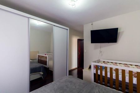 Casa à venda com 195m², 3 quartos e 2 vagasSuíte