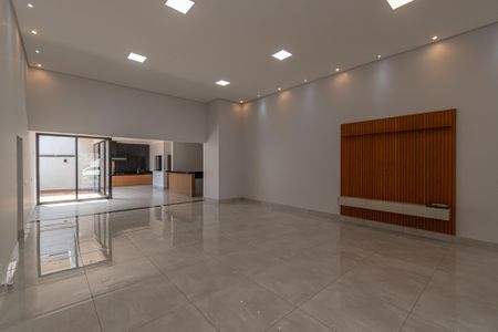 Casa de condomínio para alugar com 240m², 3 quartos e 5 vagasSala de Estar/Jantar 