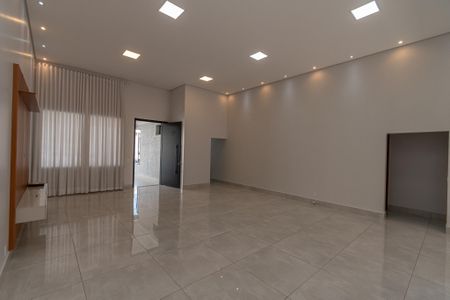 Casa de condomínio para alugar com 240m², 3 quartos e 5 vagasSala de Estar/Jantar 