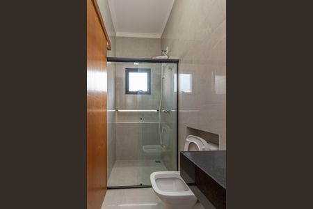 Casa de condomínio para alugar com 240m², 3 quartos e 5 vagasBanheiro da Suíte 2