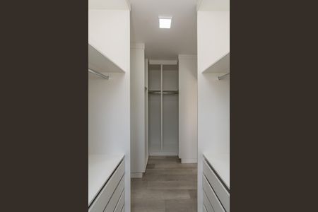 Casa de condomínio para alugar com 240m², 3 quartos e 5 vagasCloset Suíte Master