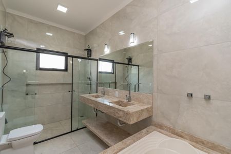 Casa de condomínio para alugar com 240m², 3 quartos e 5 vagasBanheiro Suíte Master