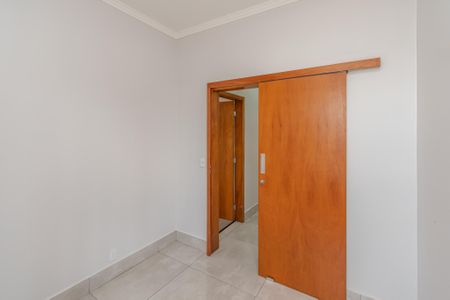 Casa de condomínio para alugar com 240m², 3 quartos e 5 vagasEscritório 