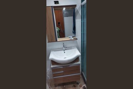 Casa de condomínio à venda com 180m², 3 quartos e 1 vagaBanheiro