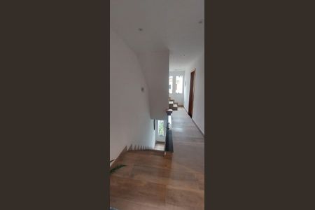 Casa de condomínio à venda com 180m², 3 quartos e 1 vagaCorredor