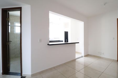 Sala de apartamento para alugar com 2 quartos, 50m² em Aclimação, Uberlândia