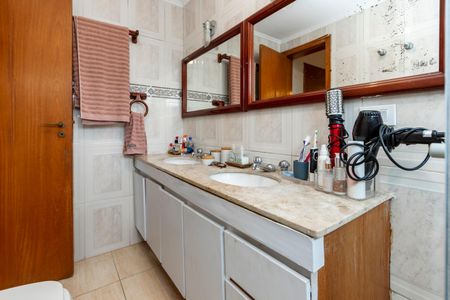 Apartamento à venda com 198m², 4 quartos e 2 vagasBanheiro da Suíte