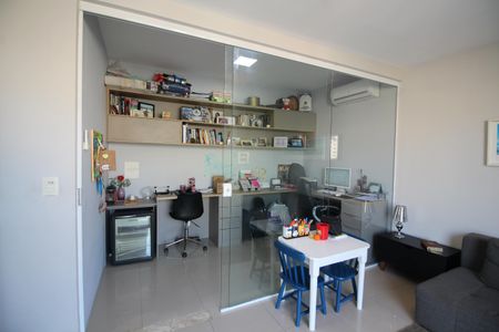Apartamento à venda com 143m², 2 quartos e 2 vagasEscritório