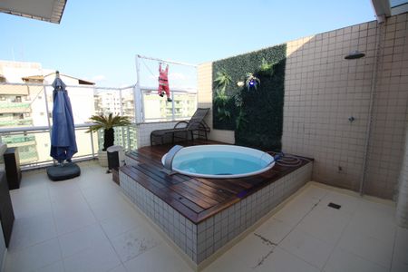 Apartamento à venda com 143m², 2 quartos e 2 vagasPiscina