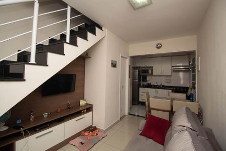 Sala  de casa de condomínio para alugar com 2 quartos, 62m² em Vila Nelson, São Paulo