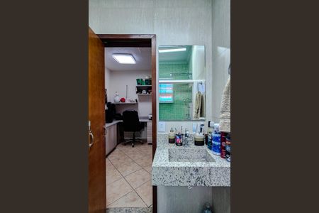 Casa à venda com 130m², 3 quartos e 2 vagasBanheiro