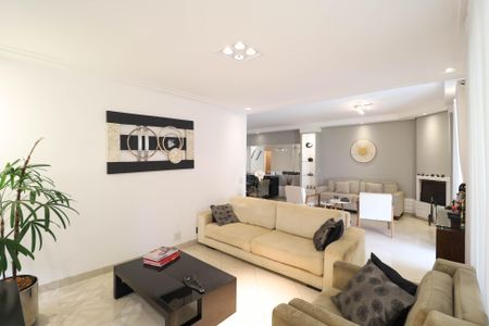 Casa à venda com 3 quartos, 230m² em Jardim Leonor Mendes de Barros, São Paulo