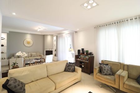 Casa à venda com 3 quartos, 230m² em Jardim Leonor Mendes de Barros, São Paulo