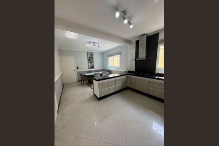 Casa à venda com 3 quartos, 201m² em Parque Sao Domingos, São Paulo