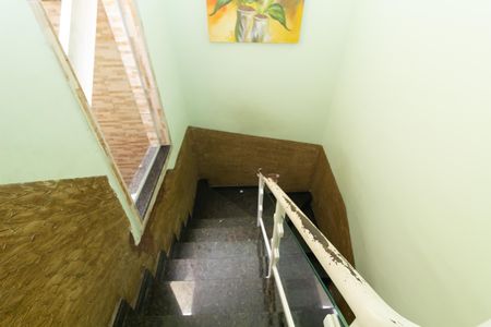 Casa para alugar com 98m², 3 quartos e 1 vaga Casa para alugar com 98m², 3 quartos e 1 vagaEscada