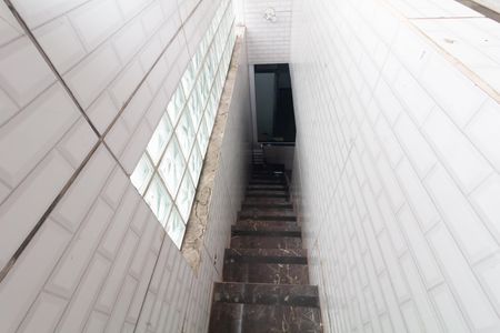 Casa para alugar com 98m², 3 quartos e 1 vaga Casa para alugar com 98m², 3 quartos e 1 vagaEscada