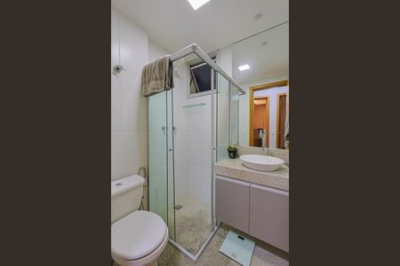 Banheiro de apartamento à venda com 3 quartos, 88m² em Fernão Dias, Belo Horizonte
