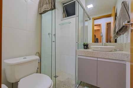 Banheiro de apartamento à venda com 3 quartos, 88m² em Fernão Dias, Belo Horizonte