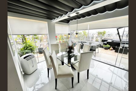 Apartamento à venda com 130m², 1 quarto e 2 vagasSala