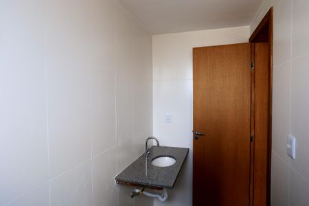 Banheiro da Suíte de apartamento para alugar com 2 quartos, 74m² em Floresta, Belo Horizonte