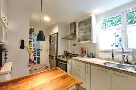 Casa de condomínio à venda com 151m², 4 quartos e 2 vagasCozinha