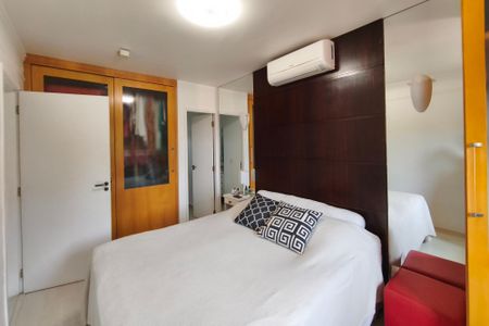 Casa de condomínio à venda com 151m², 4 quartos e 2 vagasQuarto Suíte