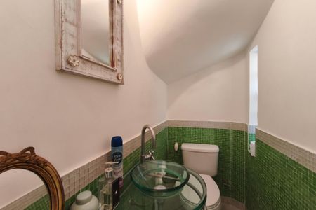 Casa de condomínio à venda com 151m², 4 quartos e 2 vagasLavabo