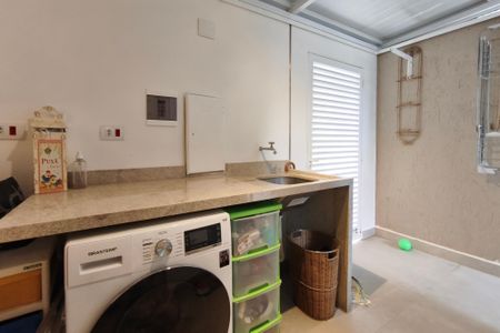 Casa de condomínio à venda com 151m², 4 quartos e 2 vagasÁrea de Serviço