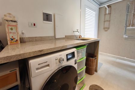 Casa de condomínio à venda com 151m², 4 quartos e 2 vagasLavabo