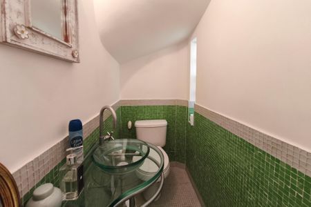 Casa de condomínio à venda com 151m², 4 quartos e 2 vagasLavabo